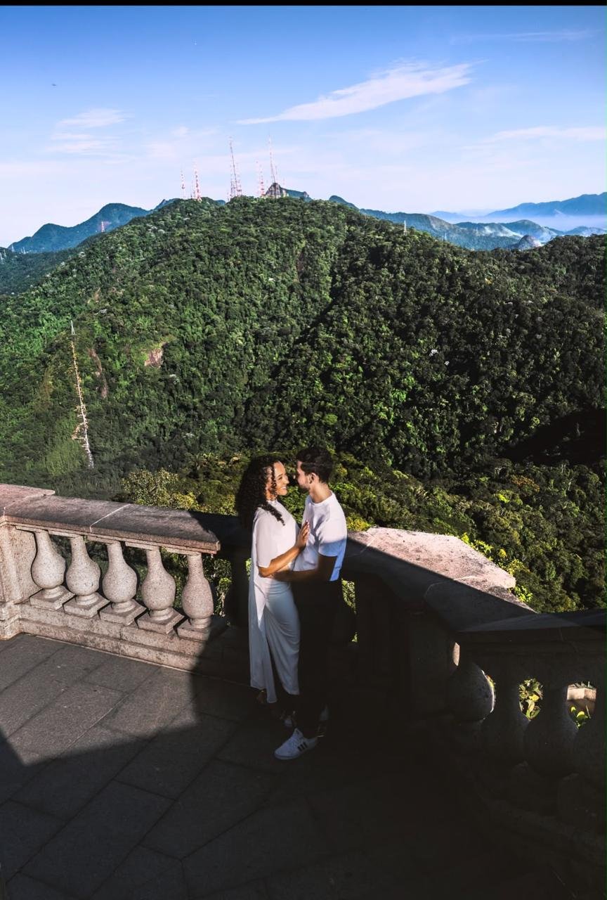 Roni e Carine na montanha